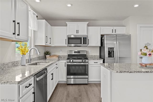 3700 Strawboard Avenue, Norton, OH 44203