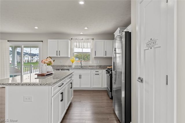 3700 Strawboard Avenue, Norton, OH 44203