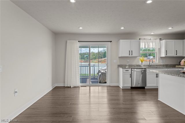 3700 Strawboard Avenue, Norton, OH 44203