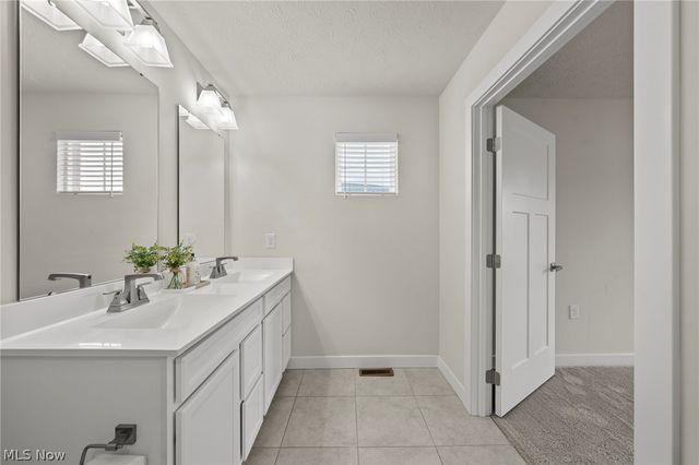 3700 Strawboard Avenue, Norton, OH 44203