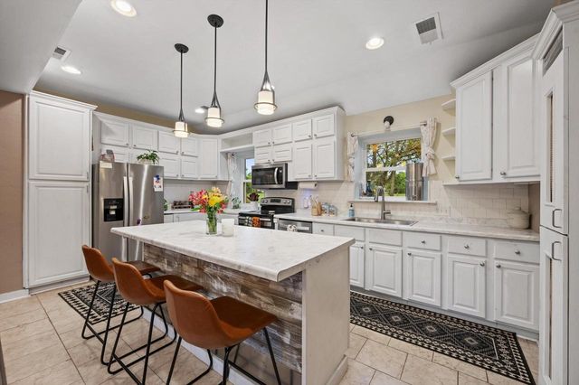 7271 S 35th STREET, Franklin, WI 53132