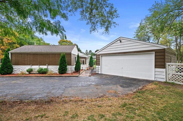 7271 S 35th STREET, Franklin, WI 53132