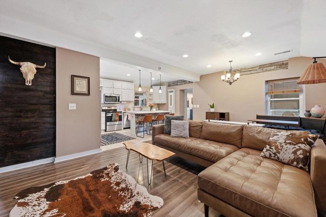 7271 S 35th STREET, Franklin, WI 53132