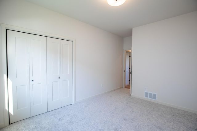 10219 Concord Drive S, Horace, ND 58047