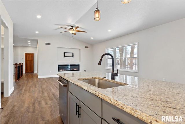 47 Durbin Terrace, Chatham, IL 62629