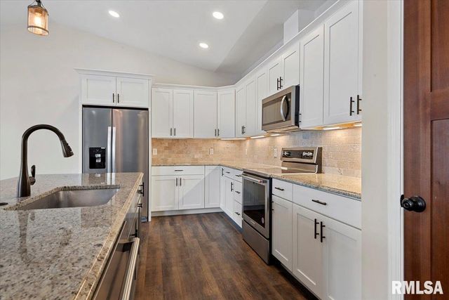 47 Durbin Terrace, Chatham, IL 62629