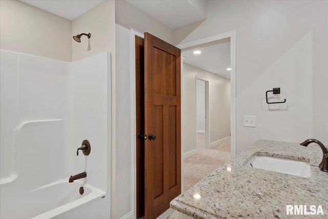 47 Durbin Terrace, Chatham, IL 62629