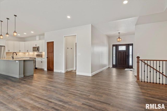 47 Durbin Terrace, Chatham, IL 62629