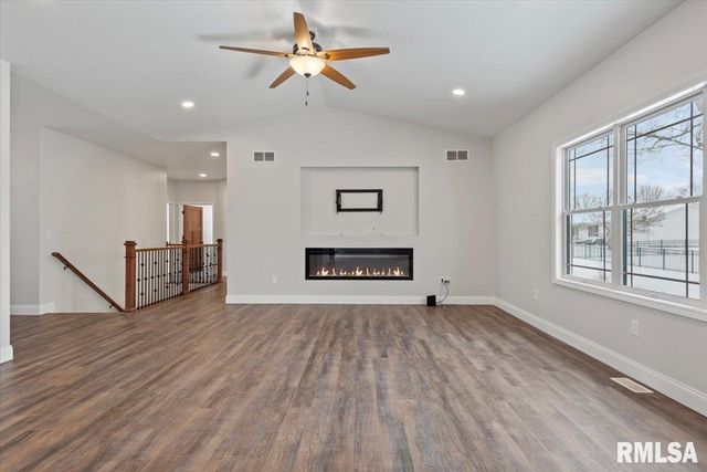 47 Durbin Terrace, Chatham, IL 62629