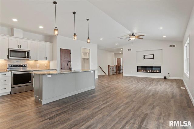 47 Durbin Terrace, Chatham, IL 62629