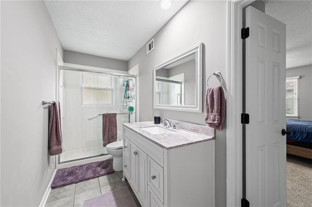 18996 Lowell Avenue, Stilwell, KS 66085