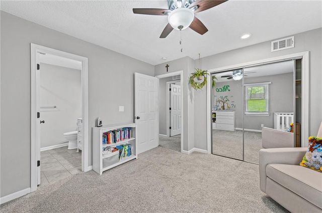 18996 Lowell Avenue, Stilwell, KS 66085