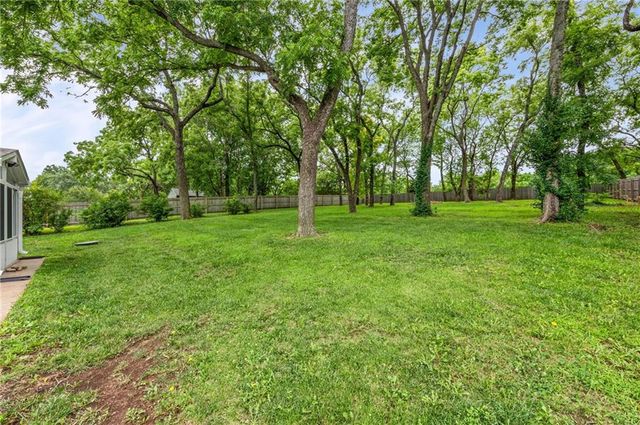 18996 Lowell Avenue, Stilwell, KS 66085