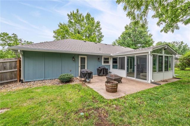 18996 Lowell Avenue, Stilwell, KS 66085