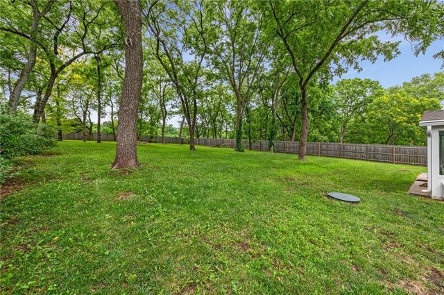 18996 Lowell Avenue, Stilwell, KS 66085