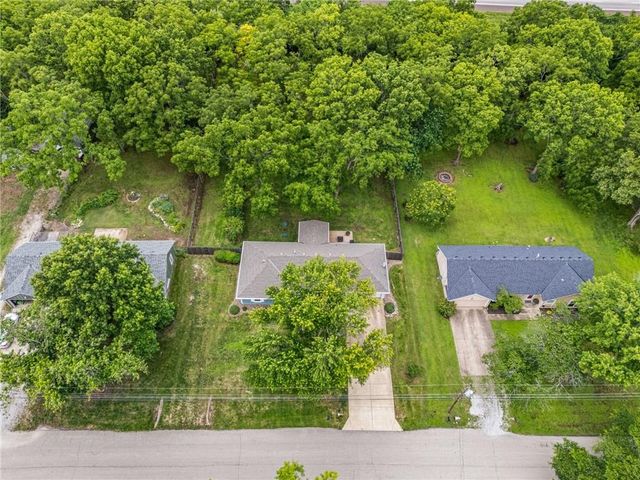 18996 Lowell Avenue, Stilwell, KS 66085