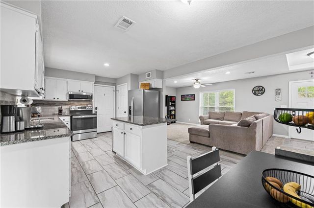 18996 Lowell Avenue, Stilwell, KS 66085