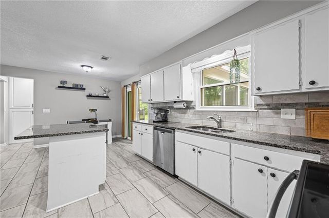 18996 Lowell Avenue, Stilwell, KS 66085