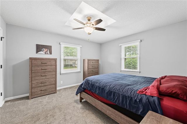 18996 Lowell Avenue, Stilwell, KS 66085