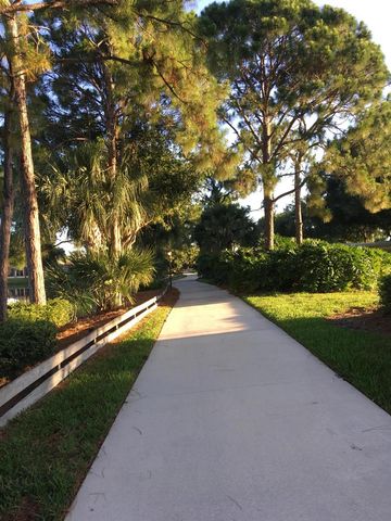 822 NW Sorrento Lane, Port St. Lucie, FL 34986