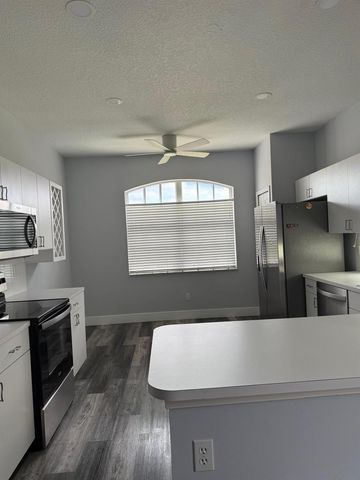 822 NW Sorrento Lane, Port St. Lucie, FL 34986