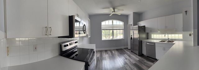 822 NW Sorrento Lane, Port St. Lucie, FL 34986