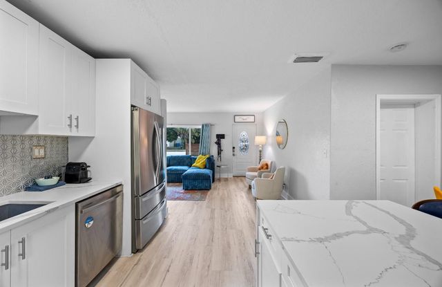 561 NE 61st St, Oakland Park, FL 33334