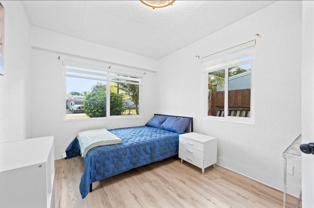 561 NE 61st St, Oakland Park, FL 33334