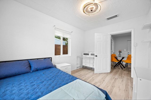 561 NE 61st St, Oakland Park, FL 33334