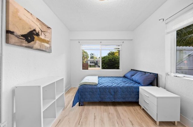 561 NE 61st St, Oakland Park, FL 33334