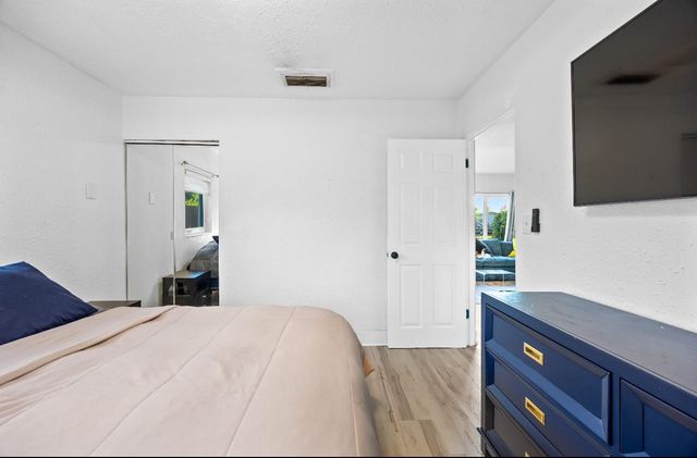 561 NE 61st St, Oakland Park, FL 33334