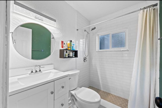 561 NE 61st St, Oakland Park, FL 33334