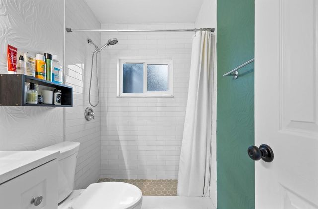 561 NE 61st St, Oakland Park, FL 33334