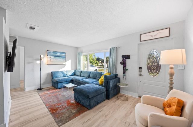 561 NE 61st St, Oakland Park, FL 33334