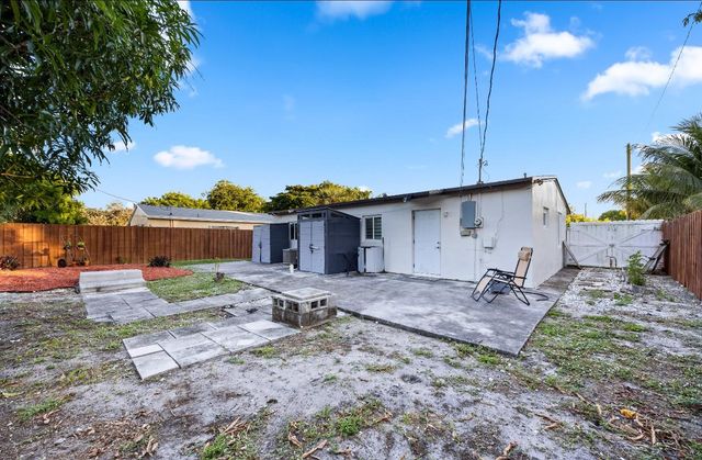 561 NE 61st St, Oakland Park, FL 33334