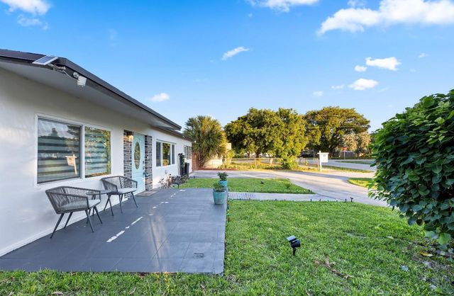 561 NE 61st St, Oakland Park, FL 33334
