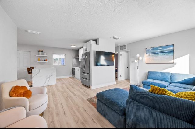 561 NE 61st St, Oakland Park, FL 33334