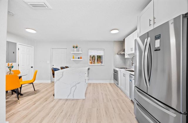 561 NE 61st St, Oakland Park, FL 33334