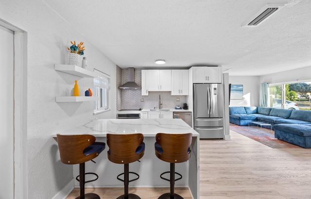 561 NE 61st St, Oakland Park, FL 33334