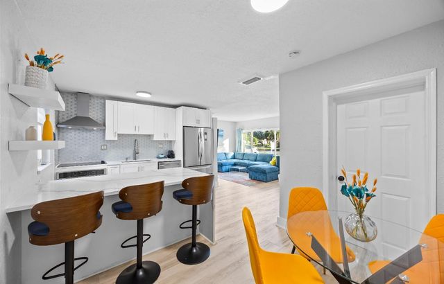 561 NE 61st St, Oakland Park, FL 33334