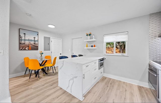 561 NE 61st St, Oakland Park, FL 33334