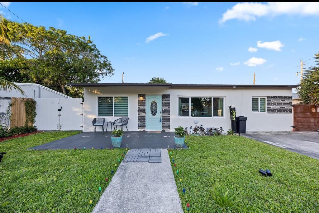 561 NE 61st St, Oakland Park, FL 33334
