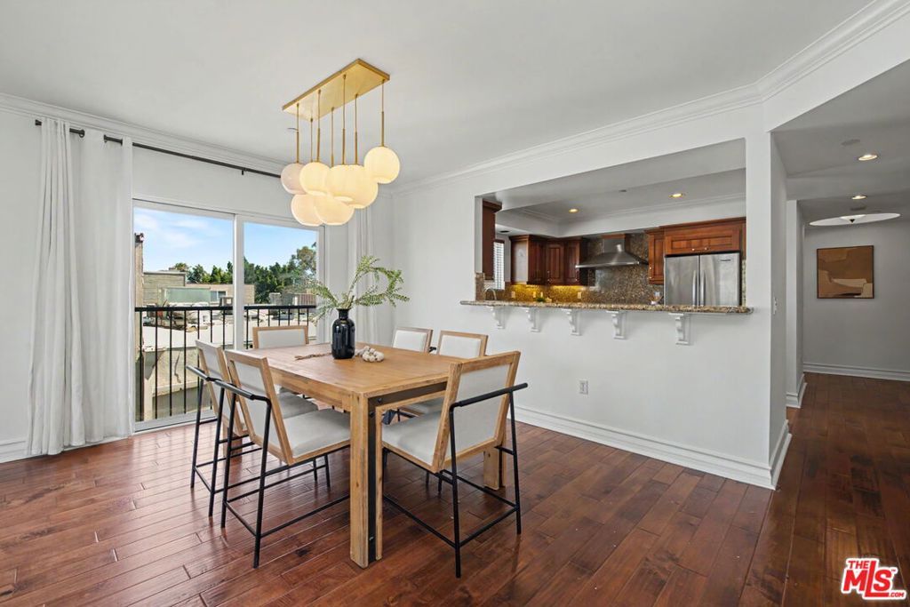 Image 11 of property listing at 1878 Greenfield Avenue PH5, Los Angeles, CA 90025
