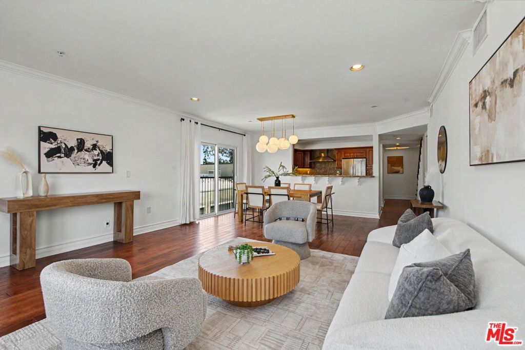 Image 3 of property listing at 1878 Greenfield Avenue PH5, Los Angeles, CA 90025
