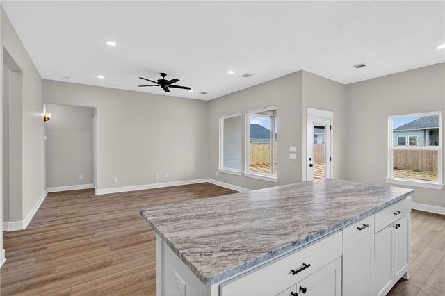 200 Orchard Cove, Snook, TX 77878