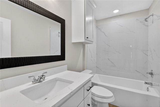 200 Orchard Cove, Snook, TX 77878