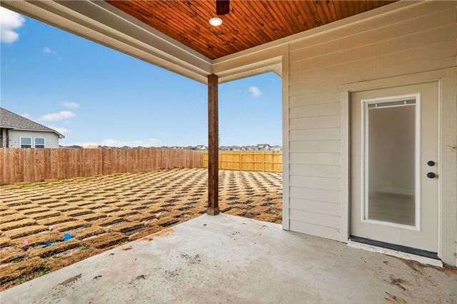 200 Orchard Cove, Snook, TX 77878