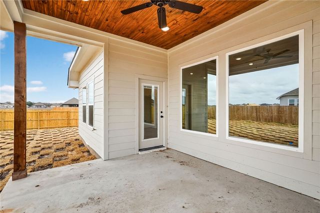 200 Orchard Cove, Snook, TX 77878