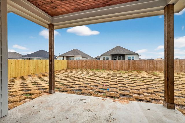 200 Orchard Cove, Snook, TX 77878