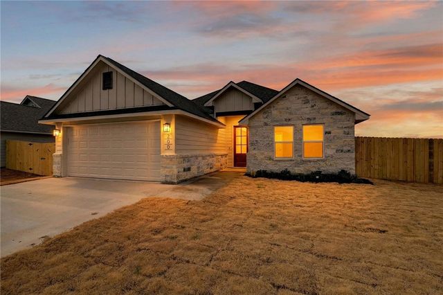 200 Orchard Cove, Snook, TX 77878